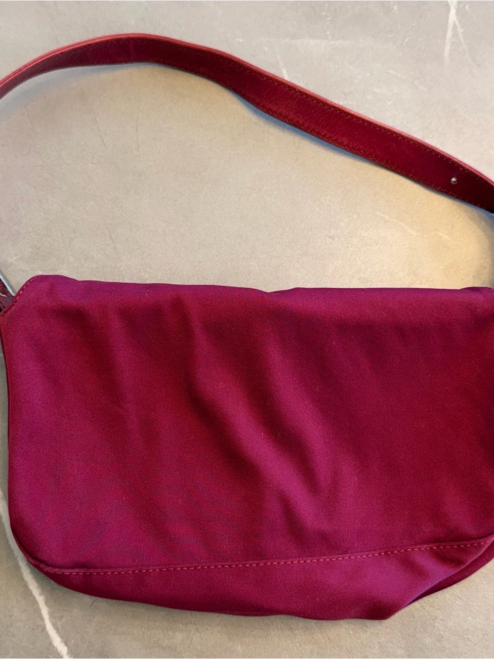 Fendi Wine Red Shoulder Bag with Signature 'F' Hardware - Picture 5 of 9